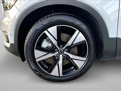 Used 2022 Volvo XC40 P8 Recharge Plus image 10