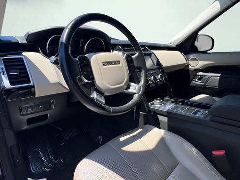 Used 2020 Land Rover Discovery SE AWD/4WD image 15