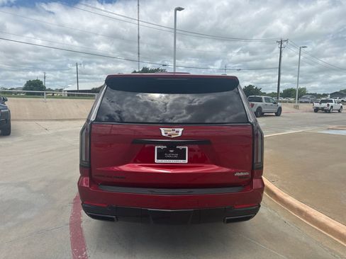 Used 2025 Cadillac Escalade Sport AWD/4WD image 6