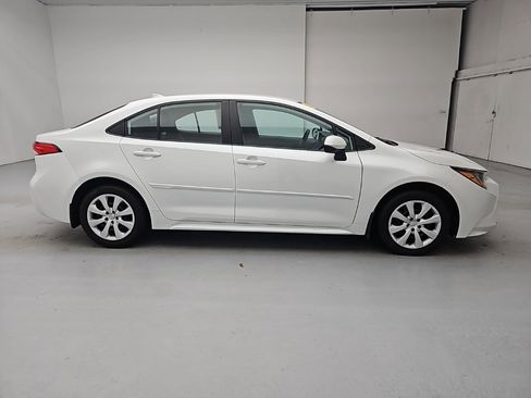 Used 2022 Toyota Corolla LE image 12