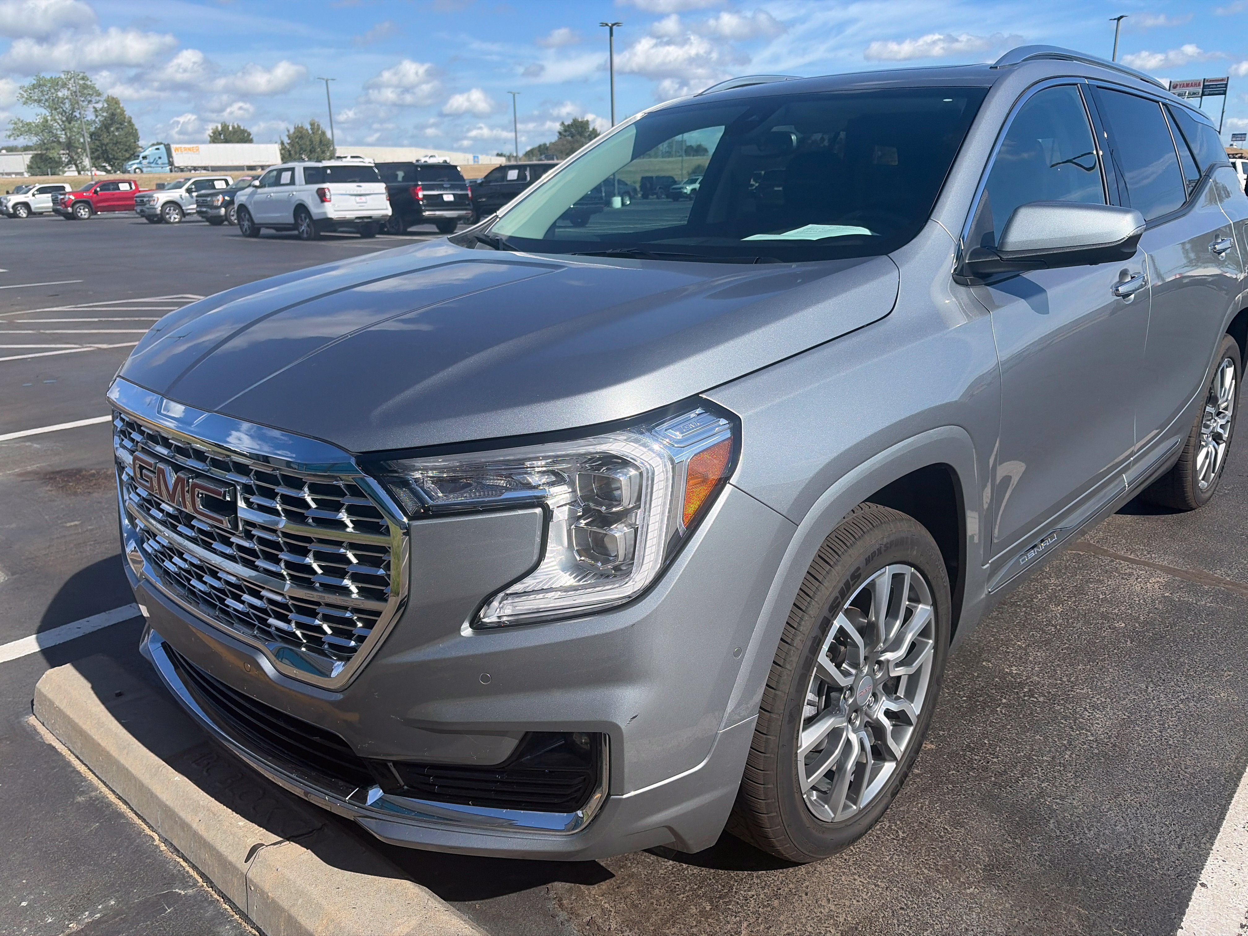 Used 2024 GMC Terrain Denali w/ Denali Premium Package AWD/4WD image 1