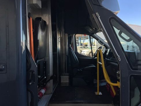 Used 2021 Ford Transit 350 DRW image 18