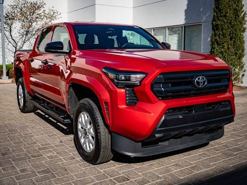 Used 2025 Toyota Tacoma SR image 12