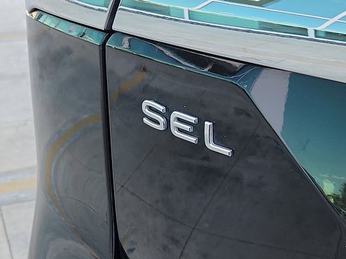 Used 2024 Volkswagen Atlas SEL Premium R-Line image 10