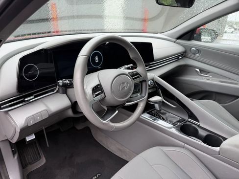 Used 2025 Hyundai Elantra SEL FWD image 7