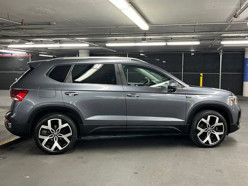 Used 2022 Volkswagen Taos SEL w/ Panoramic Sunroof Package AWD/4WD image 39