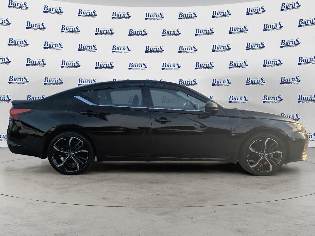 Used 2024 Nissan Altima 2.5 SR w/ SR Premium Package FWD image 2