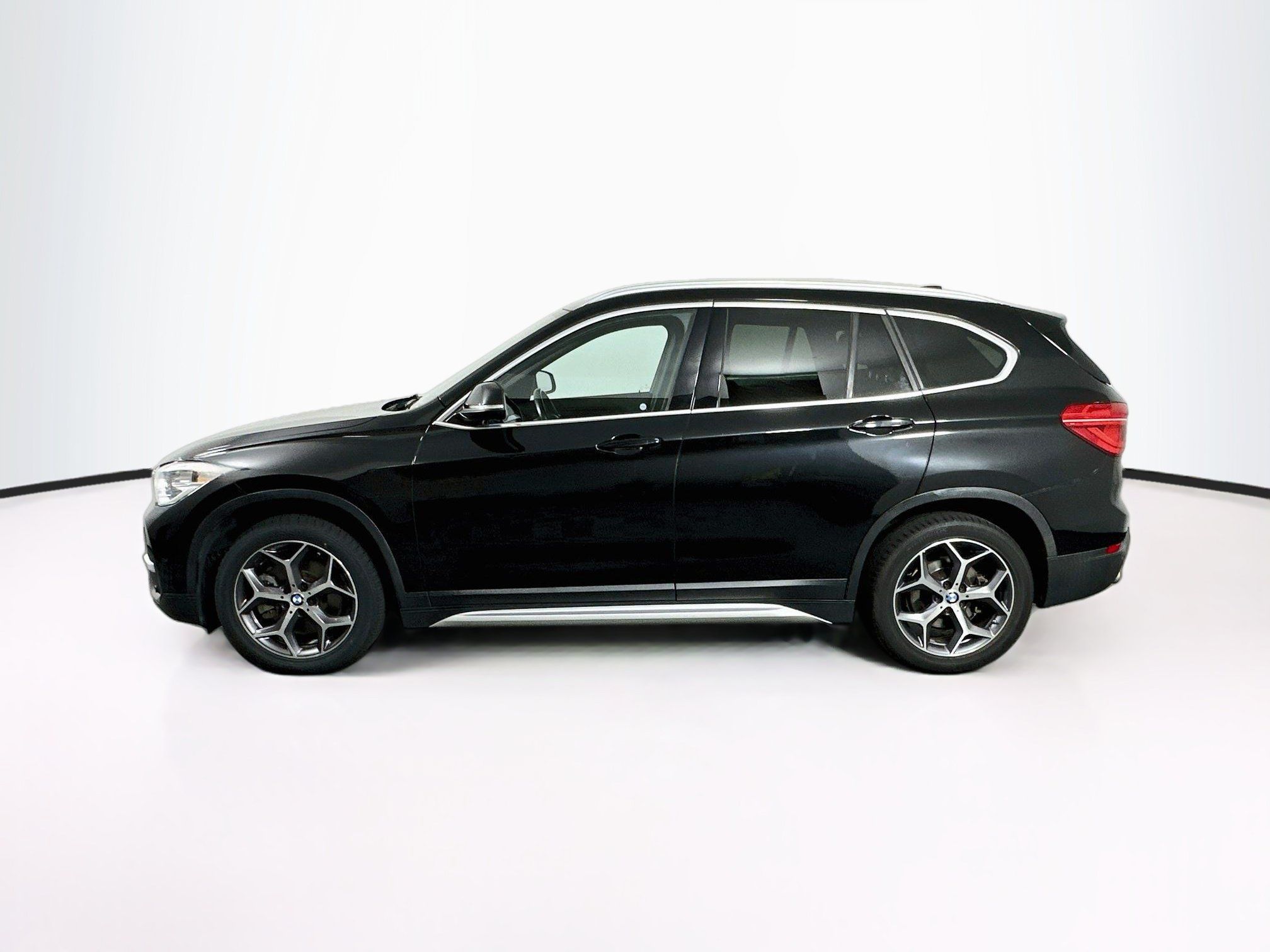 Used 2019 BMW X1 xDrive28i w/ Convenience Package AWD/4WD image 4