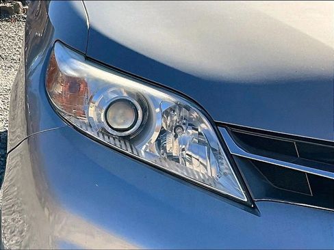 Used 2018 Toyota Sienna XLE w/ XLE Navigation Package image 28