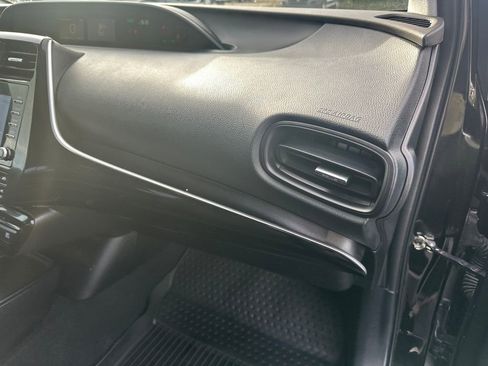 Used 2022 Toyota Prius LE image 38