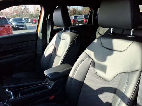 New 2026 Jeep Compass Latitude image 12