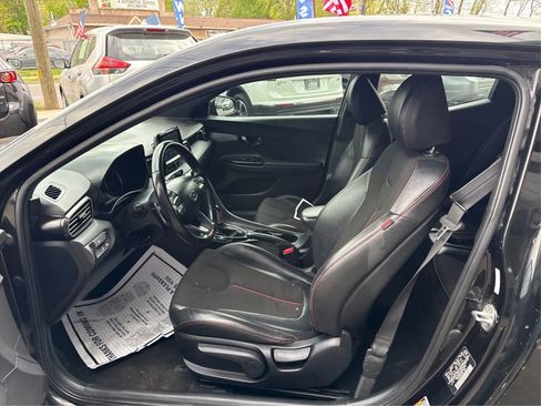 Used 2019 Hyundai Veloster 2.0 Premium FWD image 9
