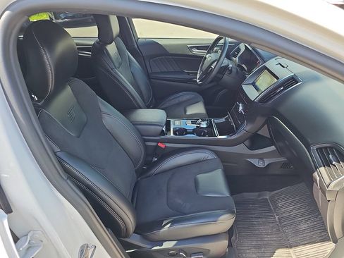 Used 2019 Ford Edge ST w/ Equipment Group 401A AWD/4WD image 11