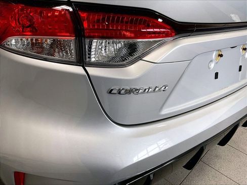 Used 2023 Toyota Corolla SE w/ SE Premium Package FWD image 29