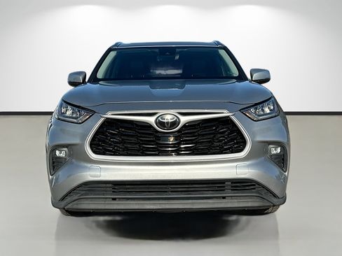 Used 2020 Toyota Highlander XLE image 8