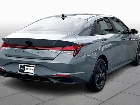 Used 2022 Hyundai Elantra SEL w/ Convenience Package image 12