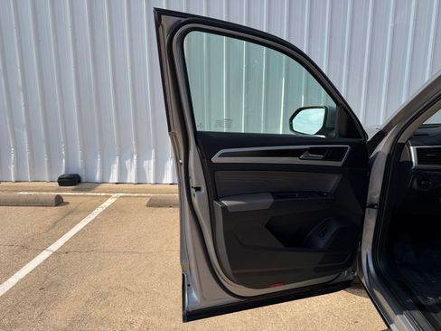 Used 2021 Volkswagen Atlas SE FWD image 21
