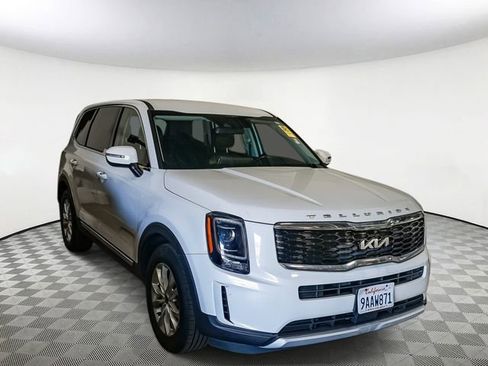 Certified 2022 Kia Telluride LX image 5