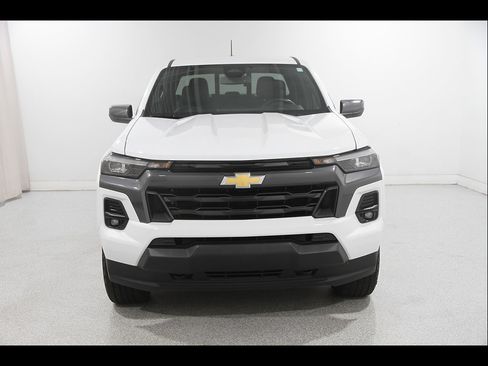 Used 2024 Chevrolet Colorado LT w/ LT Convenience Package III AWD/4WD image 2