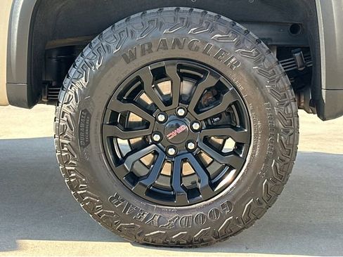 Used 2023 GMC Sierra 1500 AT4X image 40