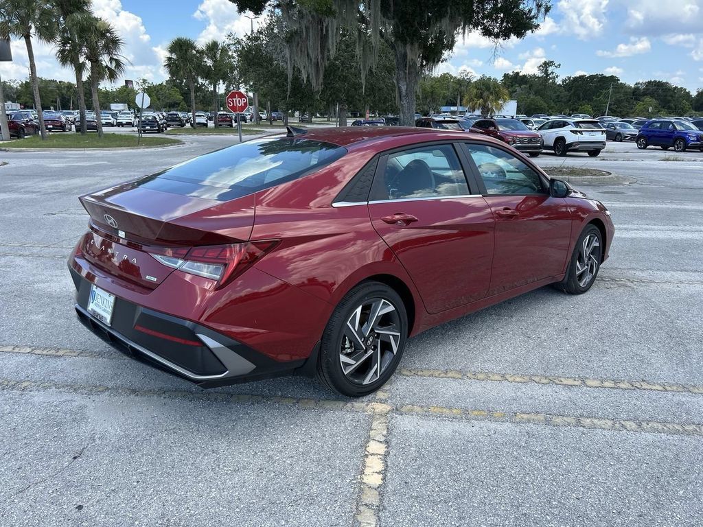 New 2025 Hyundai Elantra Limited FWD image 11