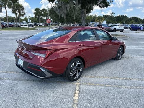 New 2025 Hyundai Elantra Limited FWD image 11