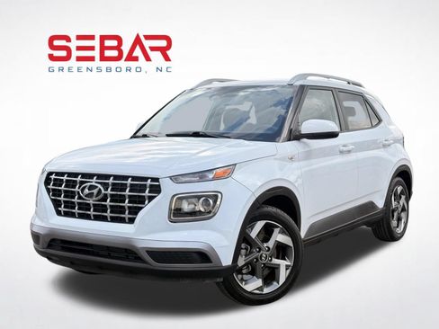 Used 2024 Hyundai Venue SEL FWD image 1