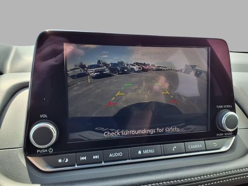 Used 2025 Nissan Rogue SV FWD image 6