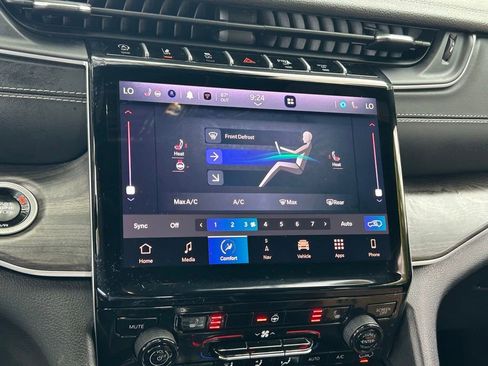 Certified 2024 Jeep Grand Cherokee Limited w/ Black Appearance Package image 23