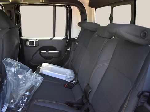 New 2025 Jeep Gladiator Sport image 15