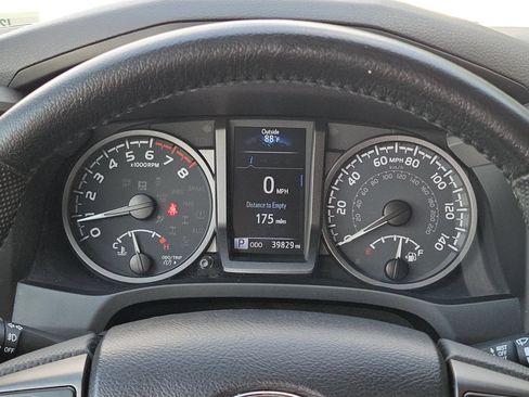 Used 2021 Toyota Tacoma TRD Off-Road w/ Technology Package AWD/4WD image 23