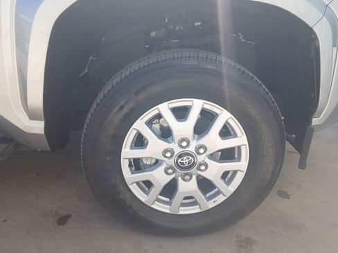 Used 2025 Toyota Tacoma SR5 AWD/4WD image 31