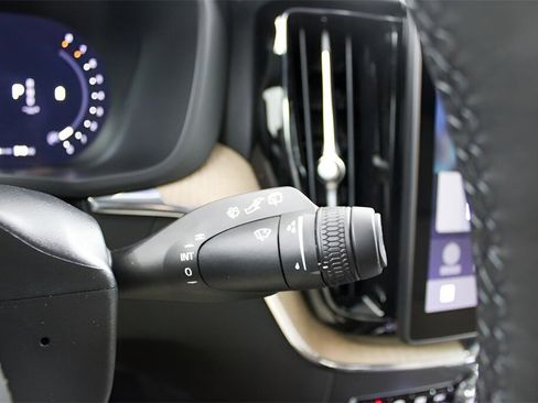 New 2026 Volvo XC60 B5 Core w/ Protection Package Premier image 21