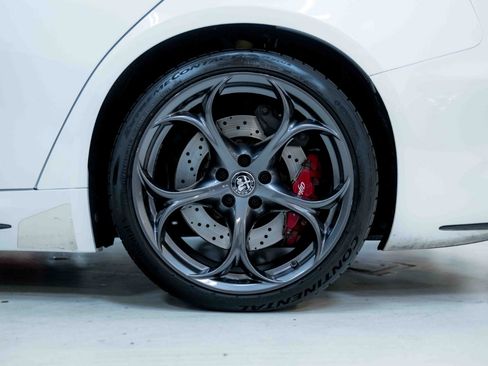Used 2017 Alfa Romeo Giulia Quadrifoglio image 35
