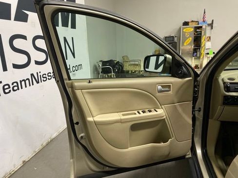 Used 2005 Mercury Montego Luxury FWD image 9