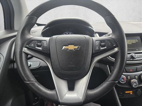 Used 2019 Chevrolet Trax LT w/ LT Convenience Package image 17