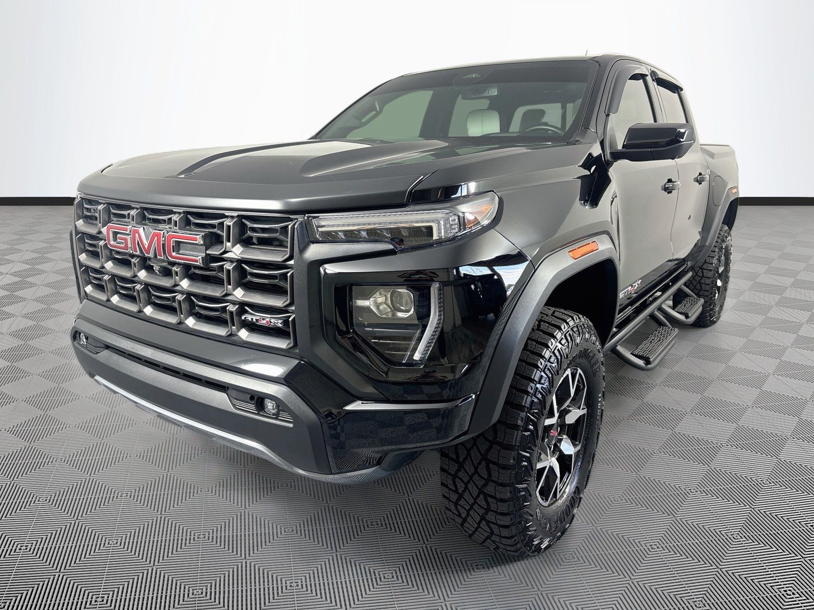 Used 2025 GMC Canyon AT4 w/ AT4X Package AWD/4WD image 3