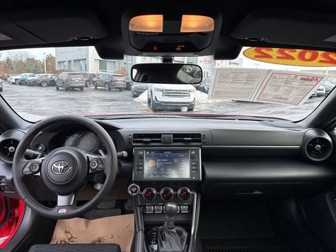 Used 2022 Toyota GR86 w/ ALL Weather Mat Package (TMS) RWD image 18