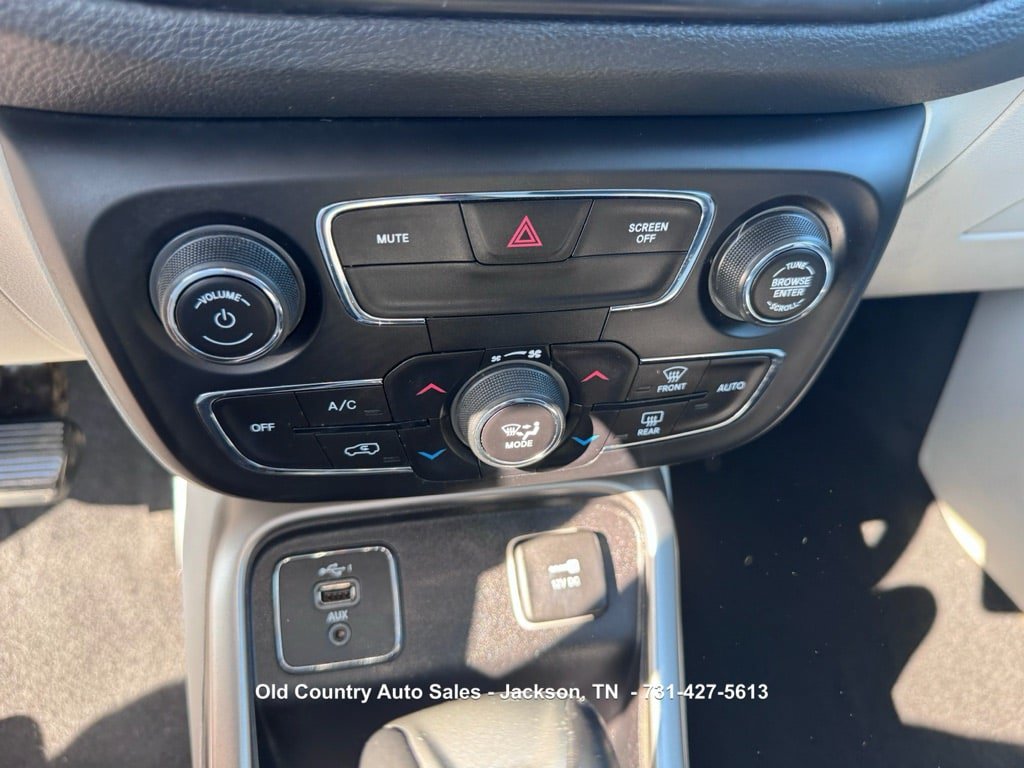Used 2019 Jeep Compass Latitude FWD image 28