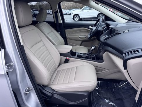 Used 2019 Ford Escape SEL image 24