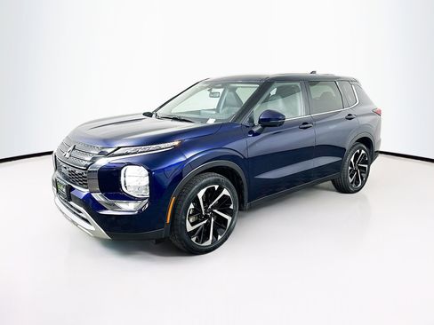 Used 2024 Mitsubishi Outlander SE image 3