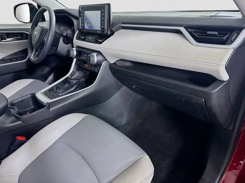 Certified 2022 Toyota RAV4 XLE Premium AWD/4WD image 31