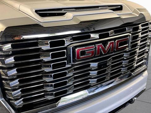 Used 2024 GMC Sierra 2500 Denali w/ Denali Reserve Package AWD/4WD image 29