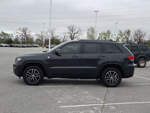 Used 2017 Jeep Grand Cherokee Trailhawk image 3