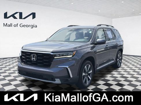 Used 2025 Honda Pilot Touring image 1