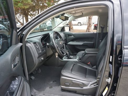 Used 2022 Chevrolet Colorado LT w/ Luxury Package RWD image 2