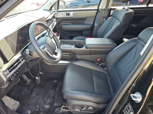 Used 2025 Hyundai Santa Fe SEL FWD image 7
