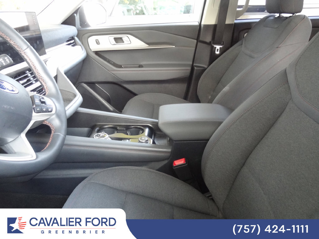 Used 2026 Ford Explorer Active AWD/4WD image 5