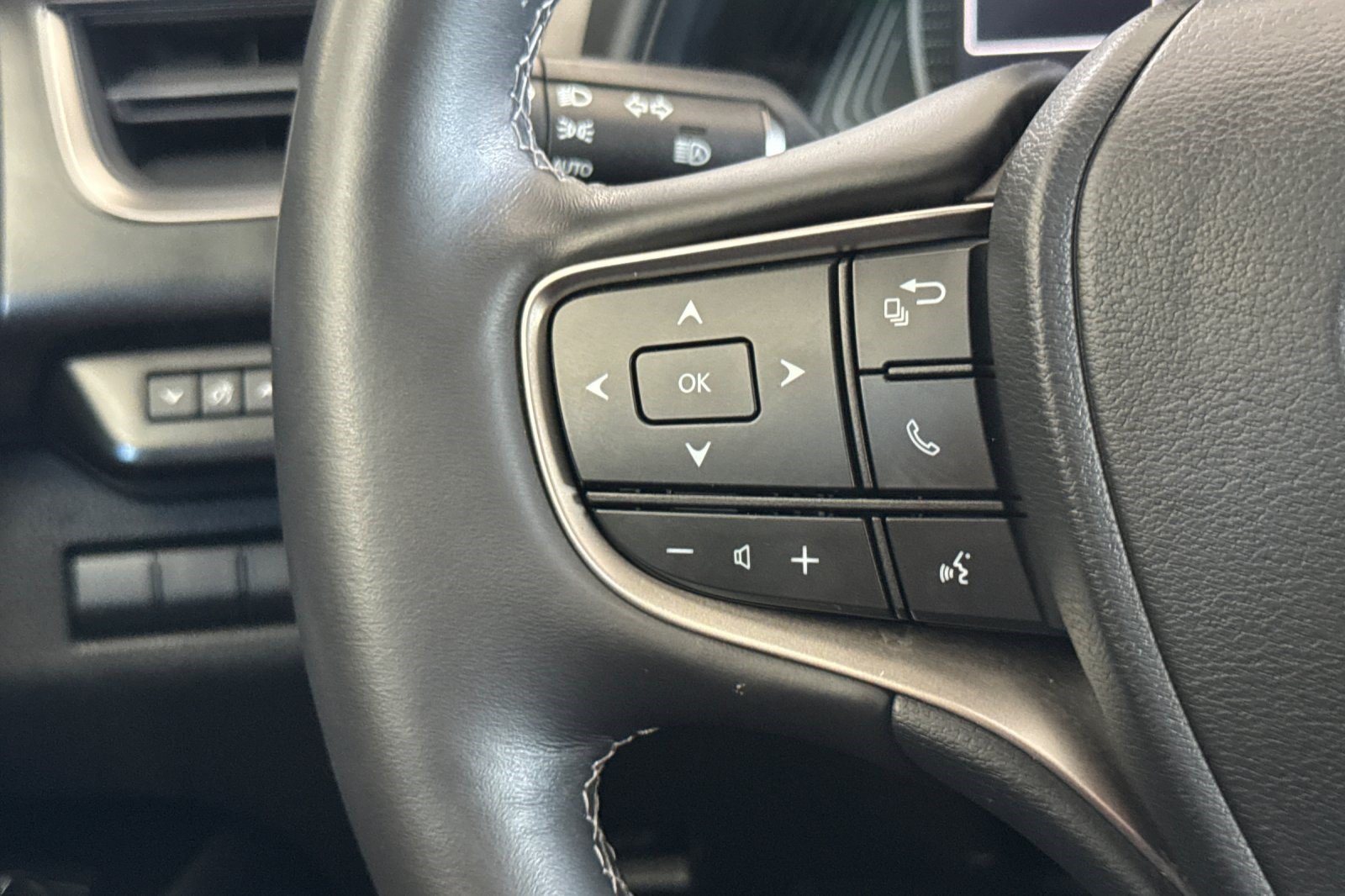 Used 2019 Lexus UX 250h w/ Premium Package AWD/4WD image 30