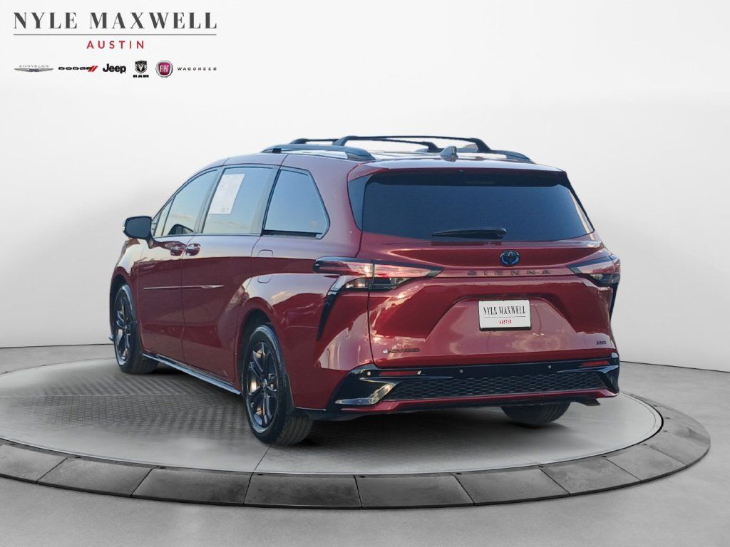 Used 2025 Toyota Sienna XSE w/ XSE Premium Package AWD/4WD image 14